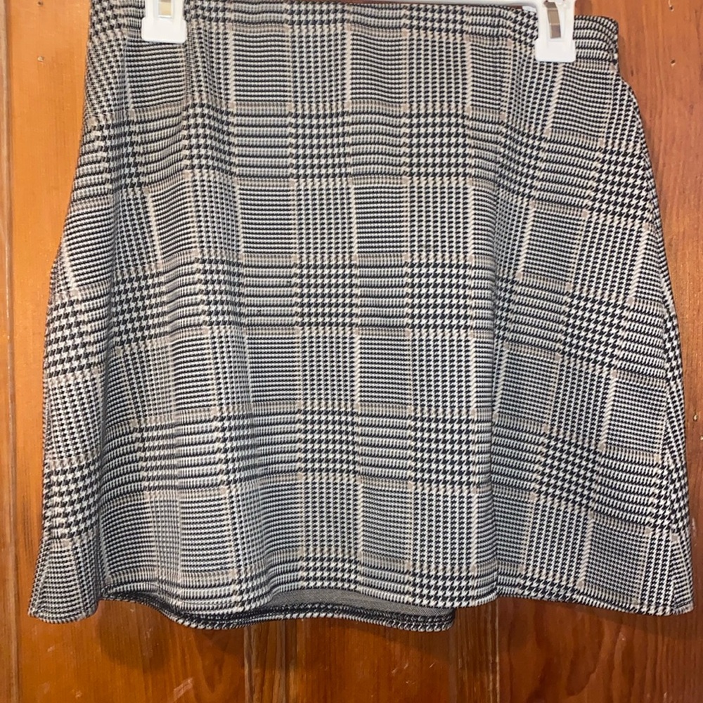 H&M PLAID MINI SKIRT IN MINT CONDITION